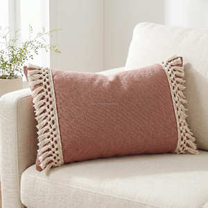 Funda de Almohada Larga Lumbar de Algodón Rosa Pálido con Flecos Decorativos de Diseño, Cojín Decorativo para Cama de 30 × 80 cm - Product Image 1