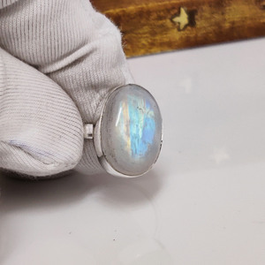 Bague en argent sterling 925 de style classique avec pierre de lune ovale, bijou artisanal en pierres précieuses, cadeau pour elle, mariage, fiançailles, anniversaire - Product Image 1