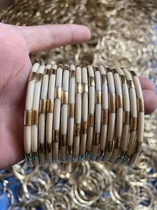 Juego de 3 brazaletes de latón hechos a mano con incrustaciones de resina a rayas y lunares en blanco y negro, apilables, joyería geométrica llamativa - Product Image 2