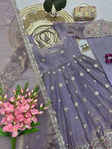 Kurti de seda pesada con bordado, lentejuelas y detalles de cordón, completamente cosido, con pantalón palazzo y dupatta a juego, conjunto étnico para mujer. - Product Image 6