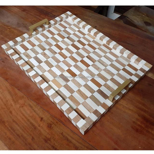 Plateau en bois artisanal à motif damier avec finition en incrustation d'os et poignées en laiton pour la décoration moderne de la salle à manger et de la maison - Product Image 1