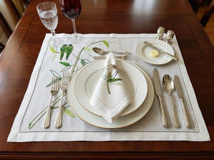 Custom Wholesale Luxury Handmade Embroidered Linen Parrots <b>Placemats</b> Napkins Sets Washable Reuse White Linen Hemstitch Weddings - Product Image 2