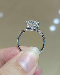 Anillo de Compromiso de Diamantes de Corte Pera de Lujo en Oro Blanco de 10K/14K/18K, Anillo Solitario Minimalista para Mujer, Joyería Elegante para Boda - Product Image 4