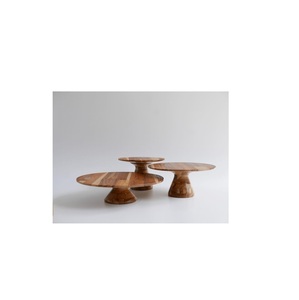 Support à gâteau en bois artisanal traditionnel avec plateforme ronde pour les services de traiteur et la présentation de desserts lors d'événements - Product Image 3