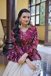 Nouveautés : Ensemble haut et lehenga élégant pour mariage et fêtes, en soie douce, tenue de mariage de créateur. - Product Image 2