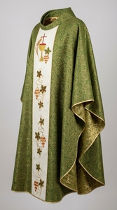 Chasuble vert pour clergé avec bordure dorée et motif de vigne brodé – Vêtement liturgique formel pour prêtres - Product Image 5