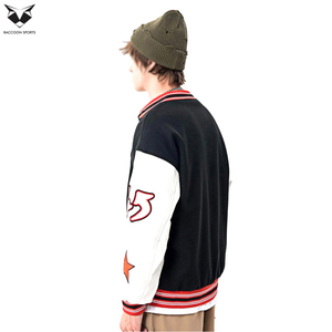 Chaquetas Varsity de Béisbol Universitarias al por Mayor, Diseño Más Reciente, Corte Holgado, Color Negro con Blanco y Rojo, Mangas Largas, Bolsillos Laterales - Product Image 2
