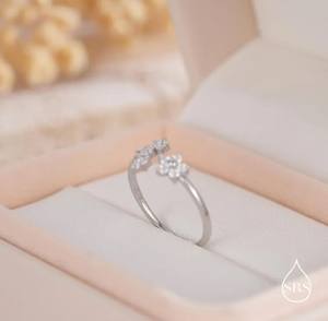 Bague Fleur en Argent Sterling avec Cristaux CZ, Bague Ouverte Ajustable, Bague Fleur à Quatre Cristaux, Petite Bague CZ - Product Image 5