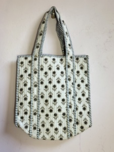 Bolso Tote Acolchado con Diseño Floral, de Tela de Algodón, Reutilizable, Estilo Minimalista, para Todas las Temporadas, con Parte Superior Abierta - Product Image 1