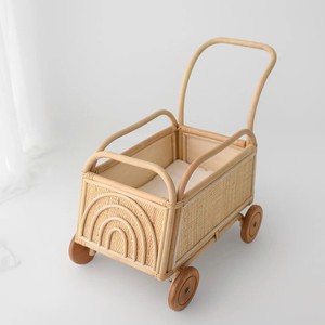 Tendance du moment : Poussette de poupée en rotin écologique arc-en-ciel, chariot de jeu d'imitation avec roues en bois pour la décoration de la maison et de la chambre d'enfant - Product Image 2