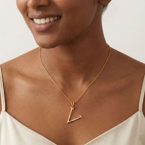 จี้เพชรแท้ทรงกลมเจียระไนบริลเลียนท์น้ำหนัก 0.03 กะรัต ความสะอาดระดับ VS SI รับรองโดย IGI ตัวเรือนทองคำสีเหลือง เพื่อสไตล์เหนือกาลเวลา - Product Image 1