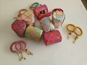 Coffret de bijoux en tissu multicolore fait main, bracelets, célébration vibrante, artisanat indien traditionnel, élégance festive - Product Image 1