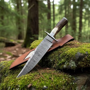 Cuchillo Bowie de Acero de Damasco Personalizado con Mango de Asta de Ciervo, Hoja de Punta Clip y Borde Recto, OEM para Uso en Exteriores - Product Image 1