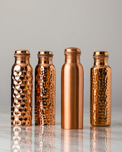 Botella de Agua de Cobre Antigua, Hecha a Mano, a Prueba de Fugas, con Beneficios Ayurvédicos para la Salud, Ecológica y Sostenible - Product Image 1