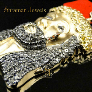 สร้อยคอพระเยซูแบบฮิปฮอปสำหรับงานหมั้นและศีลมหาสนิท สไตล์คริสเตียน ชุบทองคำแท้ 10K ประดับเพชรโมอิสซาไนต์ทรงเหลี่ยมเจียระไนอย่างสวยงาม ดีไซน์ทันสมัย - Product Image 4