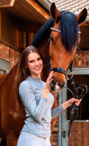 เสื้อขี่ม้าผู้หญิงเนื้อผ้านุ่มพิเศษ แห้งเร็ว ดีไซน์สวยงาม รุ่น Horsekraft สำหรับกีฬาขี่ม้า แบบสั่งทำพิเศษ สวมใส่สบาย - Product Image 6