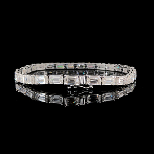 Bracelet tennis en or blanc 14 carats, tendance et élégant, avec diamants de laboratoire taille émeraude, clarté VVS2, couleur F, idéal pour les mariages et les soirées. - Product Image 1