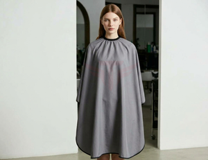 Cape de coiffure grise avec bordure noire en polyester, non adhésive, pour salon de coiffure et barbier - Product Image 1