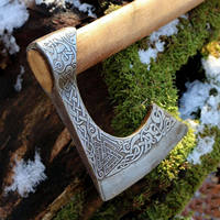 Hache viking artisanale en acier industriel à haute teneur en carbone, à dos plat, avec manche en bois, personnalisable, pour la survie, la chasse ou le camping