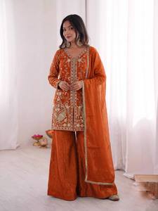 Ensemble ethnique élégant en soie Fendy avec Kurti richement orné et Palazzo confortable – Tenue de fête - Product Image 3
