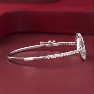 Brazalete Infinito de Oro Blanco y Amarillo de 14K con Diamante Redondo Cultivado en Laboratorio de 2.27 CT, Certificado IGI, Estilo Pulsera de Tenis - Product Image 3