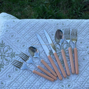 Juego de cubiertos y cubiertos de acero inoxidable con asas de agarre de madera Juego de cubiertos sostenible reutilizable para acampar Picnic Hecho EN LA India - Product Image 3