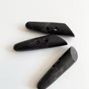 Boutons à bascule écologiques en corne de buffle naturelle polie, marron irrégulier, 2 trous, breloques de couture HASAN CRAFT - Product Image 2