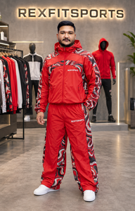 REXFIT SPORTS 2026 Ensemble de survêtement personnalisé en nylon rouge, veste à capuche entièrement zippée et pantalon avec empiècements imprimés, vêtements de sport personnalisés - Product Image 4