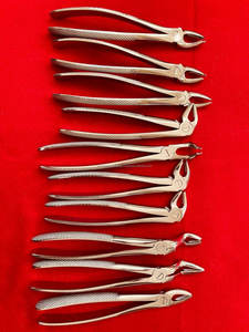 Pinzas de Extracción Dental Manuales Ergonómicas de Precisión Quirúrgica, de Acero Inoxidable Plateado, para Molares Superiores e Inferiores y Dientes del Saber - Product Image 4