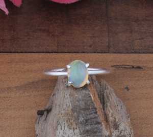 Bague de mariage classique en argent sterling 925 avec turquoise blanche naturelle sertie en bélière, cadeau de naissance d'octobre pour femme - Product Image 5