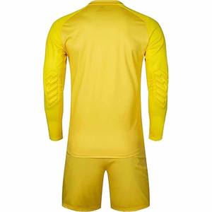 Uniforme de fútbol unisex completamente personalizado en combinación de colores negro y dorado, camiseta de fútbol, conjunto de jersey de fútbol fabricado por Dress Sports - Product Image 6