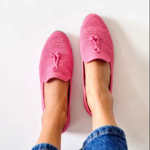 Mocasines de Rafia Hechos a Mano: Zapatos de Verano Marroquíes Rosados - Product Image 1