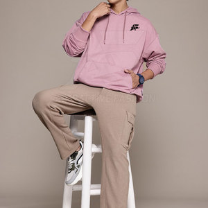Hoodies surdimensionnés sur mesure, faible MOQ, matière douce et coupe décontractée pour un look tendance et décontracté. Hoodies basiques surdimensionnés. - Product Image 4
