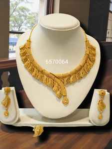 AWAIS HOUSE ชุดสร้อยคอและสร้อยข้อมือทองเหลืองชุบทองประดับเพชรพร้อมสร้อยคอ 6 กรัม - เครื่องประดับงานแต่งงานงานหมั้น - Product Image 3