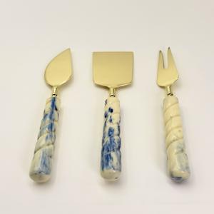 Juego de 3 espátulas para queso de acero inoxidable hechas a mano con mango de resina, venta al por mayor de fábrica, para fiestas, bodas y hoteles - Product Image 2