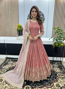 Robe longue en faux georgette brodée de qualité supérieure avec travail de sequins, dupatta assorti, manches longues, tenue ethnique festive pour occasions spéciales AU 359 - Product Image 6