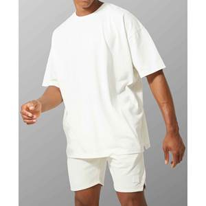 ชุดไลฟ์สไตล์ฤดูร้อนสำหรับผู้ชาย ดีไซน์สองชิ้นสวมใส่สบาย เสื้อยืดระบายอากาศได้ดีและกางเกงขาสั้นยาวระดับเข่า เหมาะสำหรับเล่นกีฬา ท่องเที่ยว และวันหยุดฤดูร้อน - Product Image 4