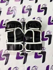ถุงมือ MMA รุ่นล่าสุด Black Fighting ยี่ห้อ Fairtex Pro หนังแท้ ปิดนิ้วทั้งหมด ฝ่ามือเปิด ปรับสายรัดได้ น้ำหนักเบา - Product Image 4