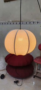 Lanterne artisanale vietnamienne en coton écologique avec cadre en bambou, abat-jour suspendu pour la maison, les mariages, les fêtes et les restaurants - Product Image 4