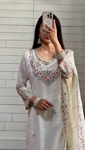 Ensemble Salwar Kameez 3 Pièces Long avec Plazzo et Dupatta en Soie Chinon Pure, Magnifiques Broderies des Deux Côtés, Style Moderne, Idéal pour les Fêtes, Livraison Rapide - Product Image 3
