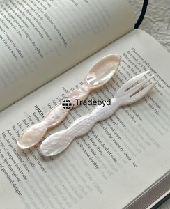 Cuillère de luxe faite à la main avec incrustation de nacre, élégante cuillère de table par Tradebyd - Product Image 2