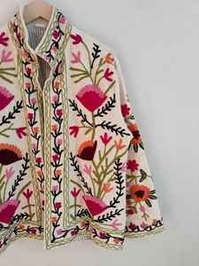 Veste en velours blanc brodée Suzani, veste vintage faite à la main, veste Suzani florale, veste en velours pur, cadeau bohème hippie pour elle - Product Image 3