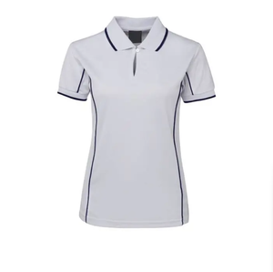 Descubra la comodidad pura y el estilo simple con esta camiseta de manga corta de algodón suave para el trabajo y el uso diario - Product Image 1