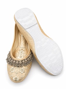Elegantes Zapatos Planos de Satén Dorado Hechos a Mano para Novia, con Bordado Floral y Adorno de Cuentas, con Amortiguación en la Puntera, a la Moda para Verano e Invierno - Product Image 3