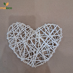 Boules en osier décoratives en forme de cœur Art déco Boules en rotin naturel pour arbre de Noël Mariages Anniversaires pour la maison - Product Image 4