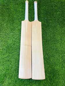 Bate de béisbol de alta calidad de mimbre inglés liso, beige, hecho a mano, con empaque premium y agarre cómodo. - Product Image 2