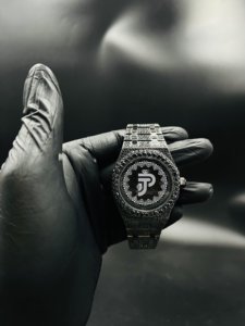 นาฬิกาข้อมือแฟชั่นผู้ชายสุดหรู สแตนเลสสีดำ ประดับเพชรแบบ Iced Out สไตล์ฮิปฮอป ระบบออโตเมติก เครื่องประดับสั่งทำพิเศษ - Product Image 1