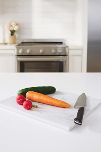 Tabla de Cortar Rectangular de Mármol Liso Stone Era para Cocina, Apta para Lavavajillas, Moderna, Duradera, Ligera, Blanca, Fácil de Limpiar - Product Image 6