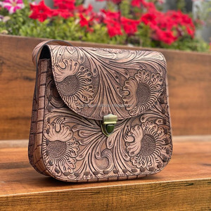 กระเป๋าสะพายคาดลำตัวหนังแท้สำหรับผู้หญิงทำจากหนังวัวแกะสลักมือออกแบบใหม่ - Product Image 4