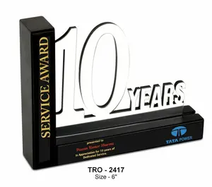 Base sólida para premio de reconocimiento a larga trayectoria laboral y a hitos numéricos, con diseño de corte acrílico. - Product Image 1